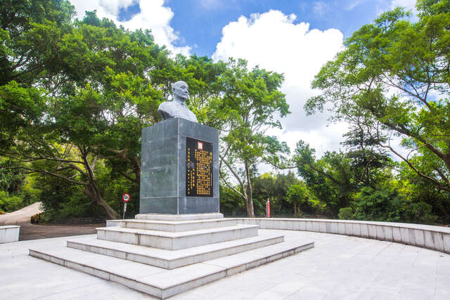Liu Yu-zhang Statue